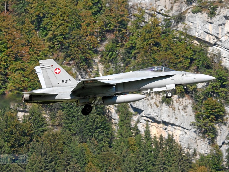 J-5012 F-18C Take off Meiringen Schweizer Luftwaffe (3379 Besuche) J-5012 F-18C Take off Meiringen Schweizer Luftwaffe