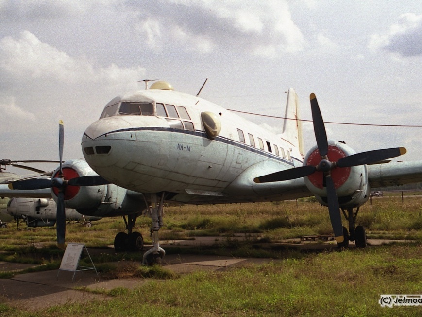 Il-14T, 08 rot