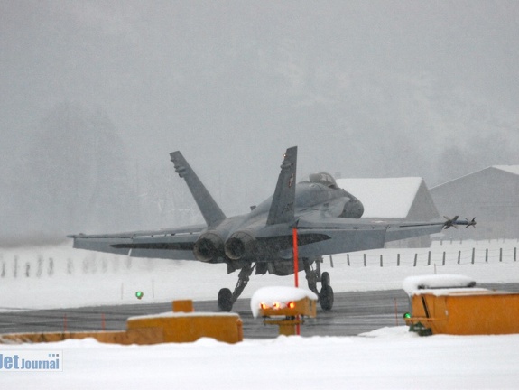 J-5020 F-18C Hornet Pic2 (3782 visite) J-5020 F-18C Hornet Pic2