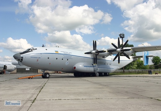 An-22, UR-09307 