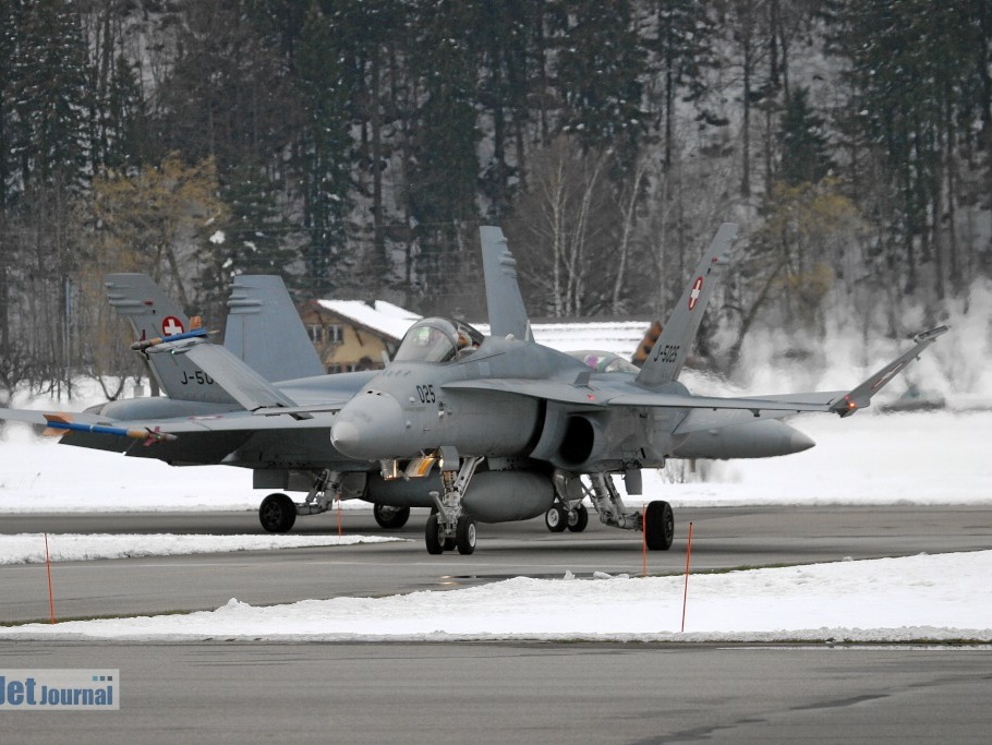 J-5025 F-18C Hornet (4136 відвідувань) J-5025 F-18C Hornet