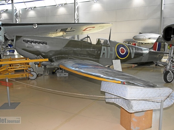 MH350 AH-V Supermarine Spitfire F Vc (просмотров: 5171) MH350 AH-V Supermarine Spitfire F Vc
