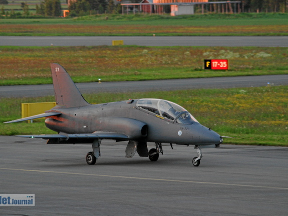 HW-327 Hawk Mk51 KoulLLv Ilmavoimat (2483 Besuche) Midnight Sun Airshow Kauhava 25.06.2004 HW-327 Hawk Mk51 KoulLLv Ilmavoimat