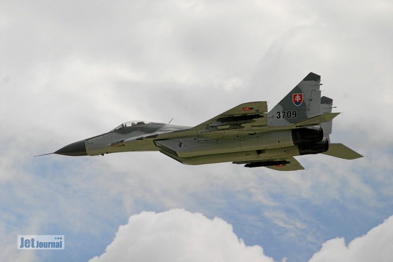 3709_mig-29_1slk_slovak_af_5_20090430_1280860204.jpg