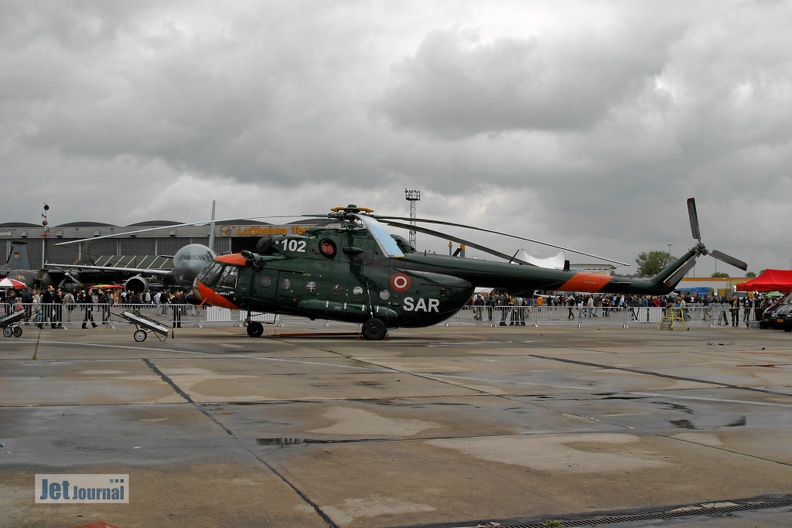 102_mi-8_mtv-1_1sqn_latvia_af_pic1_7_20090501_1196574475.jpg