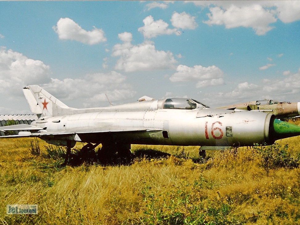 MiG-21PF, 16 rot (3410 visitas) Museum Chodinka 2001 MiG-21PF, 16 rot