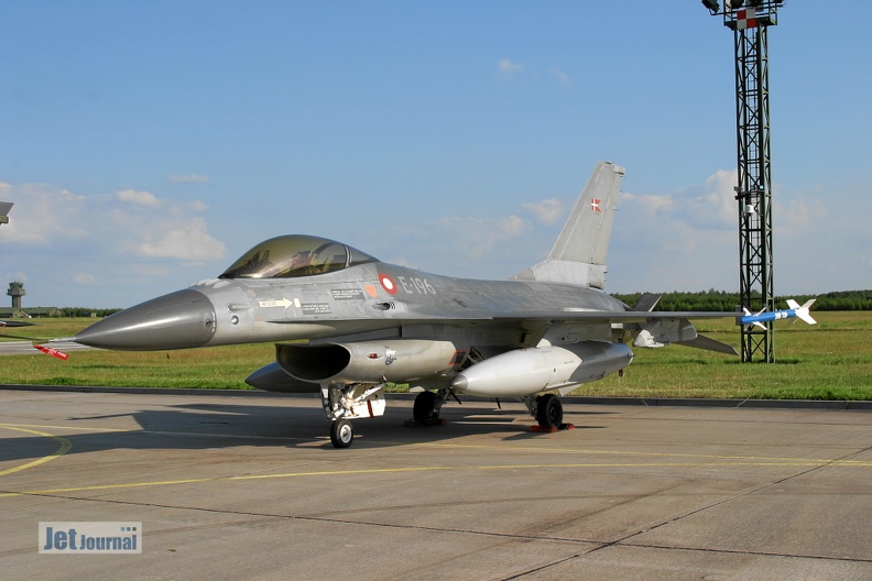 e-196_f-16am_rdaf_20130320_1273684376.jpg