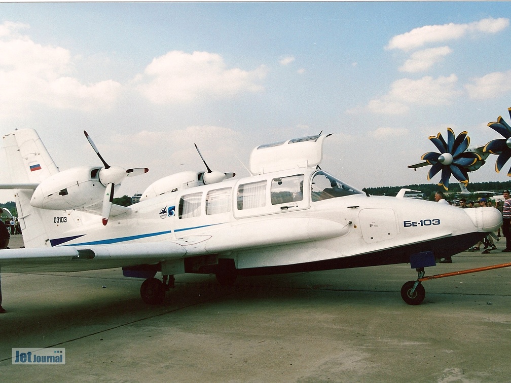 Be-103, RA-03103 (3330 visingar) MAKS 2001 Be-103, RA-03103