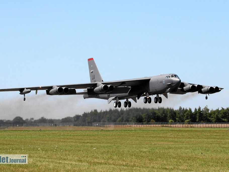 60-0052/LA B-52H Stratofortress 11th BS 2nd BW “Ragin’ Red 11” USAF
