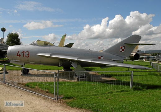 413 MiG-17F Pic1