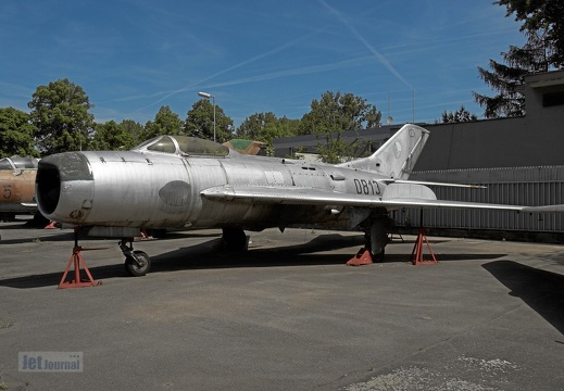 0813 MiG-19P