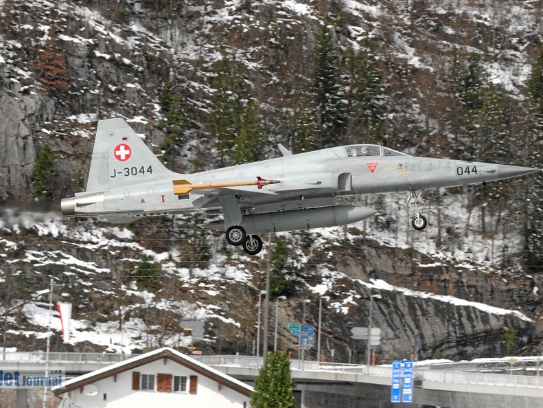 J-3044 F-5E Tiger Pic2