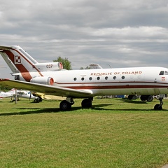 037 Yak-40