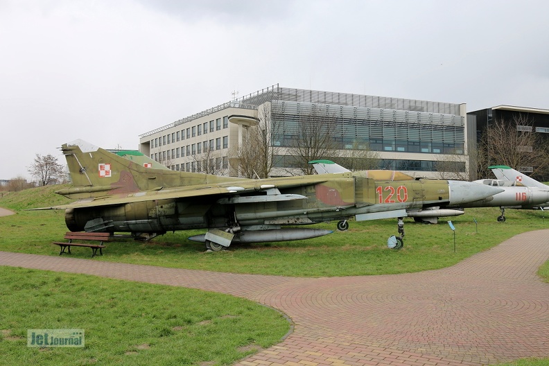 mig23mf-120-krakau2015-10c_20151018_1683210884.jpg