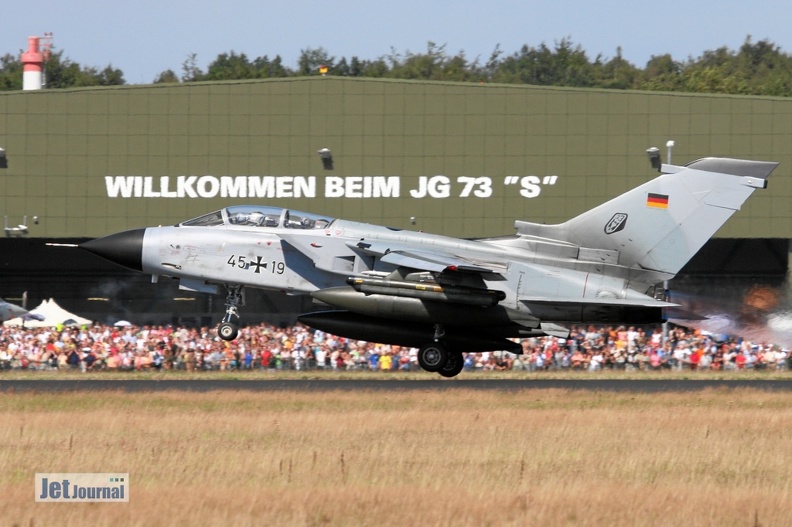 4519_tornado_ids_jabog33_beim_start_zur_zweiten_vorfhrung_11_20090502_1822652447.jpg