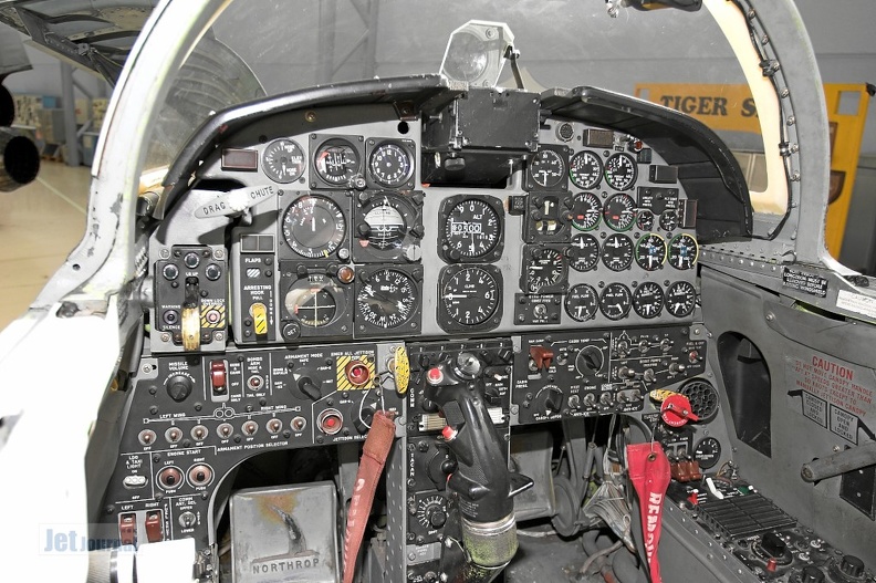 105_rf-5a_cockpit_20090906_1254611035.jpg