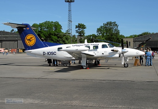 D-IOSC Piper Pa-42 LH Flight Training