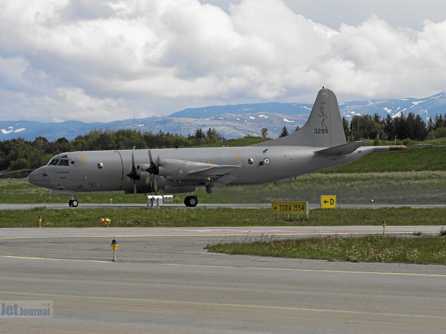 3299 P-3C Taxiway (3546 Besuche) 3299 P-3C Taxiway