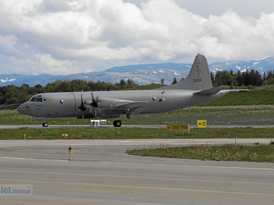 3299 P-3C Taxiway