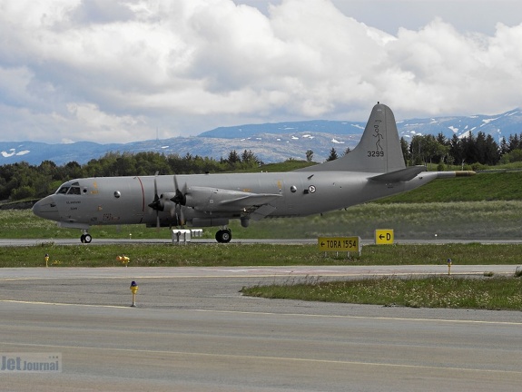 3299 P-3C Taxiway