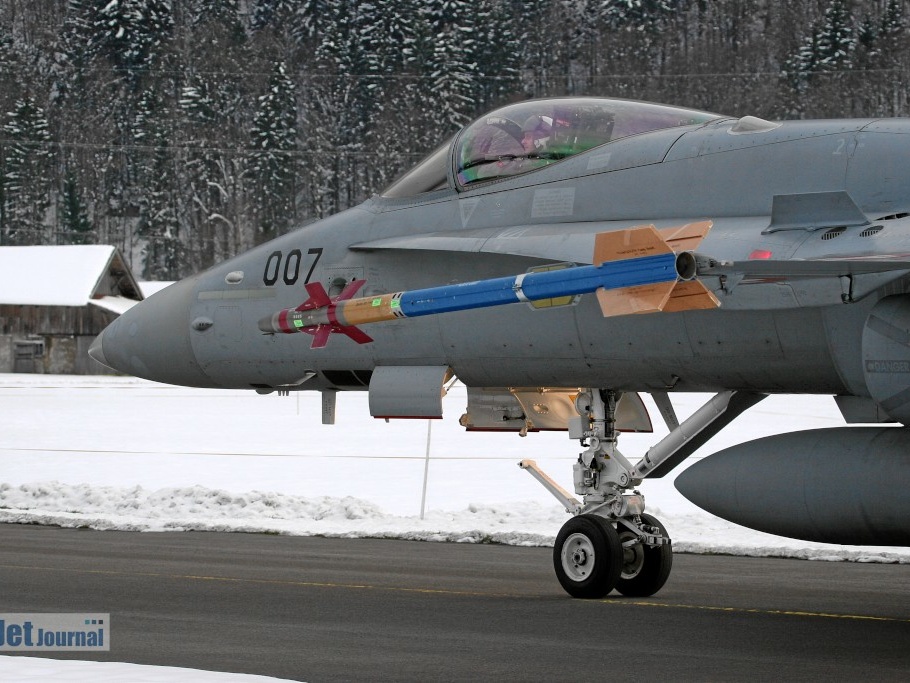 J-5007 F-18C Hornet Pic4