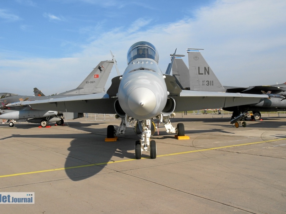J-5237 F-18D Fliegerstaffel 11 Schweizer Luftwaffe (2467 visitas) J-5237 F-18D Fliegerstaffel 11 Schweizer Luftwaffe