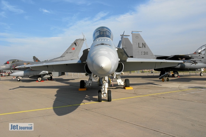 j-5237_f-18d_fliegerstaffel_11_schweizer_luftwaffe_27_20090502_1843617820.jpg