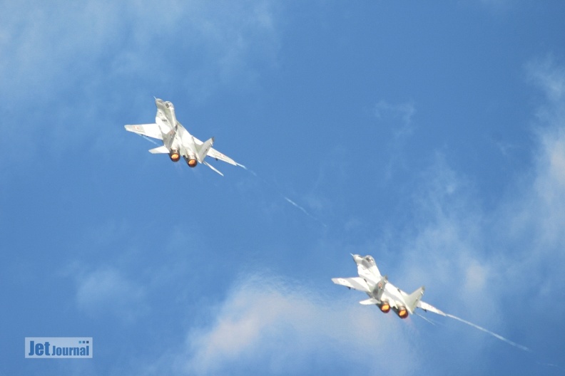 6526_3911_mig-29_1slk_slovak_af_pic1_19_20090430_1115951830.jpg