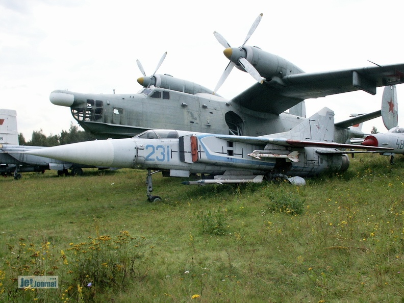 MiG-23, 231 blau (2915 Besuche) Ez. 23-11/1, erster Prototyp. Das ist die "echte" historische 231, die 1967 bei der Luftparade flog.... MiG-23, 231 blau