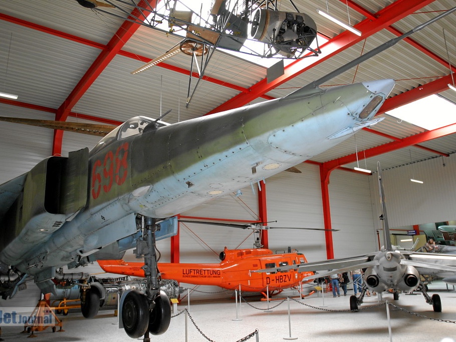 698 20-46 MiG-23BN Pic1 (3151 Besuche) 698 20-46 MiG-23BN Pic1
