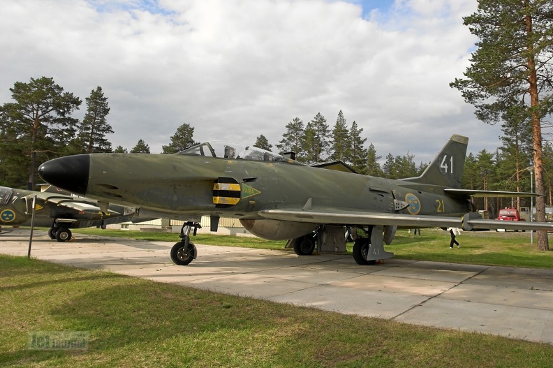 32529_j32e_flygmuseet_f21_20120403_1685196617.jpg