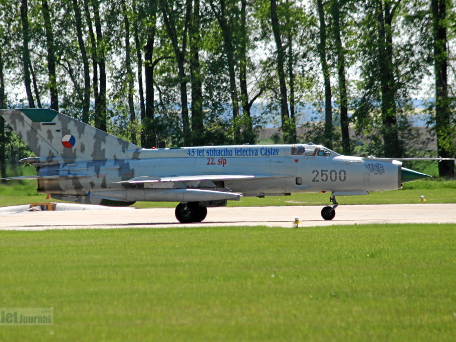2500 MiG-21MFN 211tl CzAF (2449 visingar) Open Day Caslav 2005 2500 MiG-21MFN 211tl CzAF