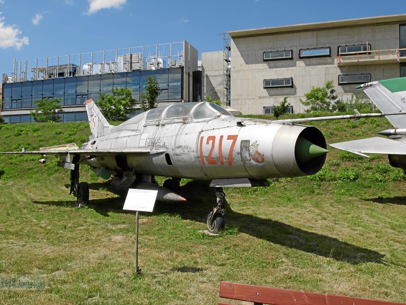 1217 MiG-21U-400 (3944 odwiedzin) 1217 MiG-21U-400