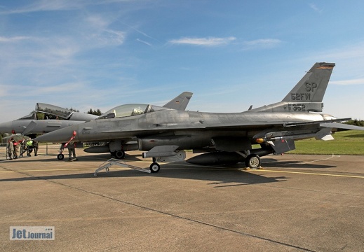 91-0352 F-16CJ 22nd FS 52nd FW