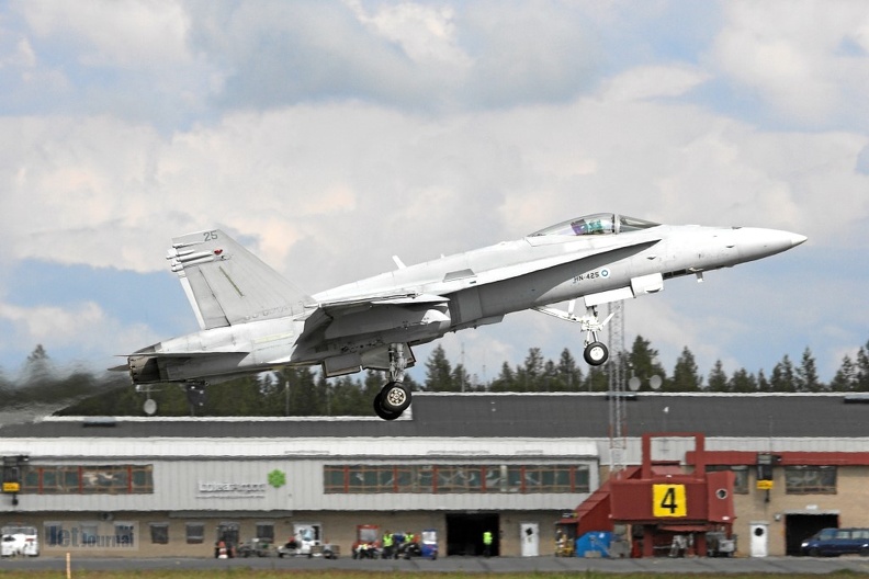 hn-425_f-18c_ilmavoimat_20130916_1539278558.jpg