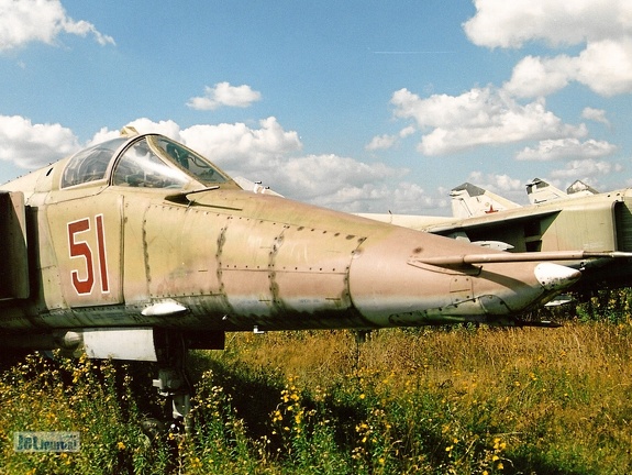 MiG-27, 51 rot (2179 visitas) Bugbereich, Aufnahmedatum 08/2001 MiG-27, 51 rot