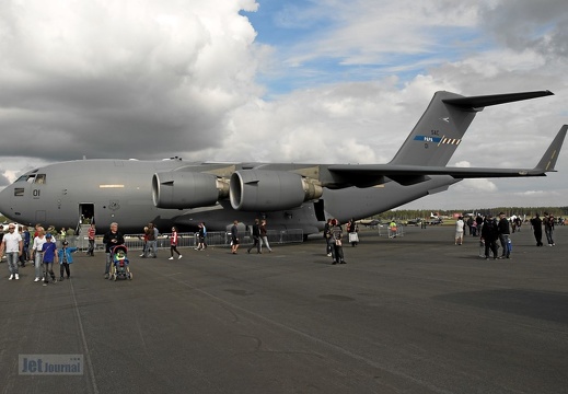 01 C-17A Globemaster