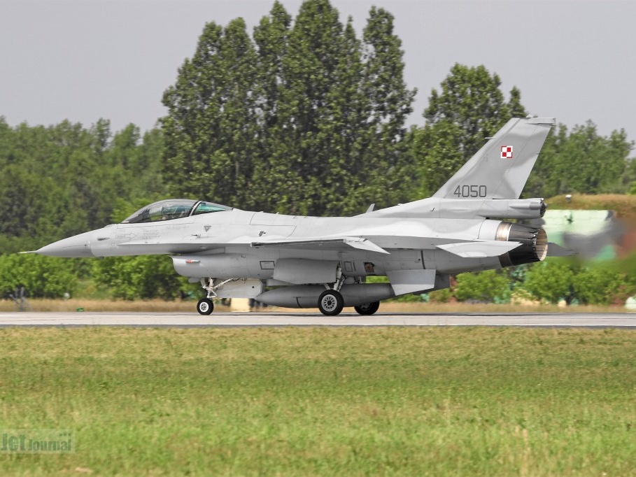 4050 F-16C-52CF Take off