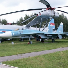 Suchoi Su-27M / T-10M, 701 blau