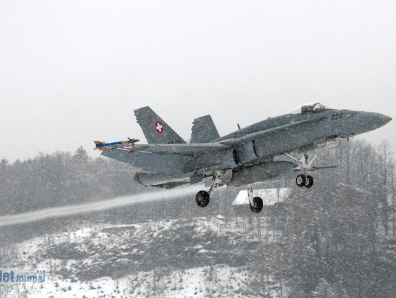 J-5020 F-18C Hornet Pic1