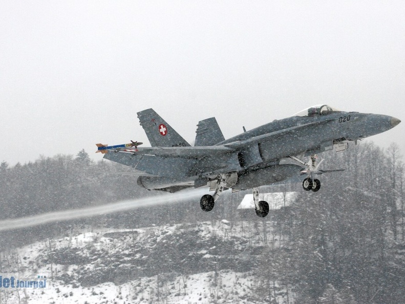 J-5020 F-18C Hornet Pic1 (3887 visite) J-5020 F-18C Hornet Pic1
