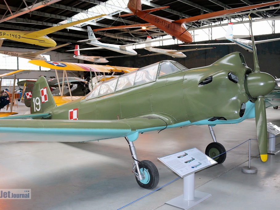 19 weiss, Jak-18 / Yak-18 (3210 visits) Museum Krakau 2015, Originale Jak-18 aus dem Jahre 1955 19 weiss, Jak-18 / Yak-18