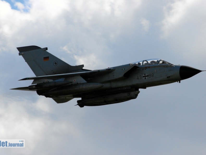 43+98 Tornado IDS AG51I Schneller Vorbeiflug (2370 visitas) 43+98 Tornado IDS AG51I Schneller Vorbeiflug