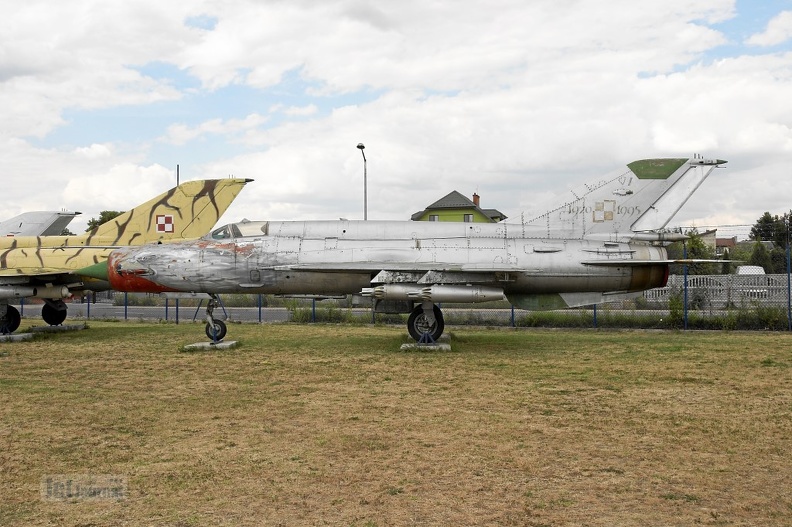 8905_mig-21bis_20150827_1201485538.jpg