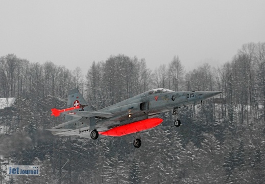 J-3015 F-5E Tiger Pic1