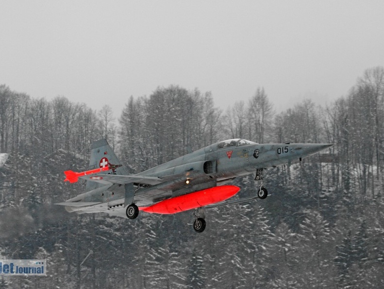 J-3015 F-5E Tiger Pic1