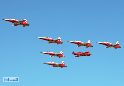 Patrouille Suisse und HB-HZA PC-21