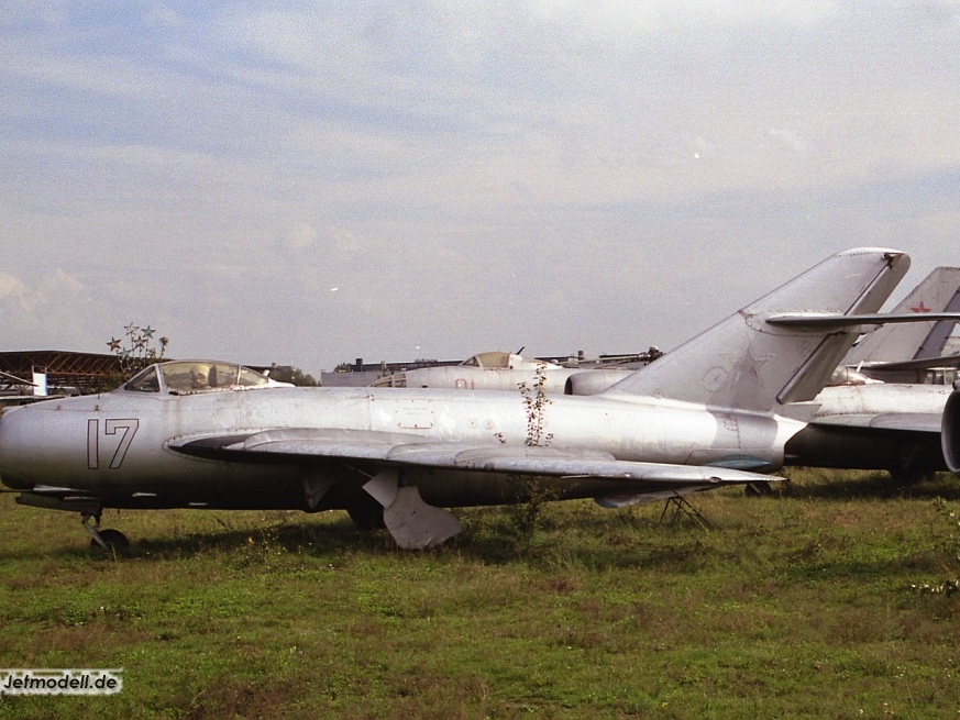 MiG-17, 17 rot (2799 Besuche) Chodinka/Moskau 2003 MiG-17, 17 rot