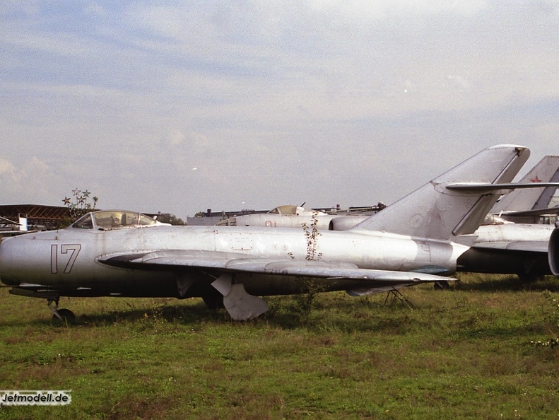 MiG-17, 17 rot (2735 odwiedzin) Chodinka/Moskau 2003 MiG-17, 17 rot