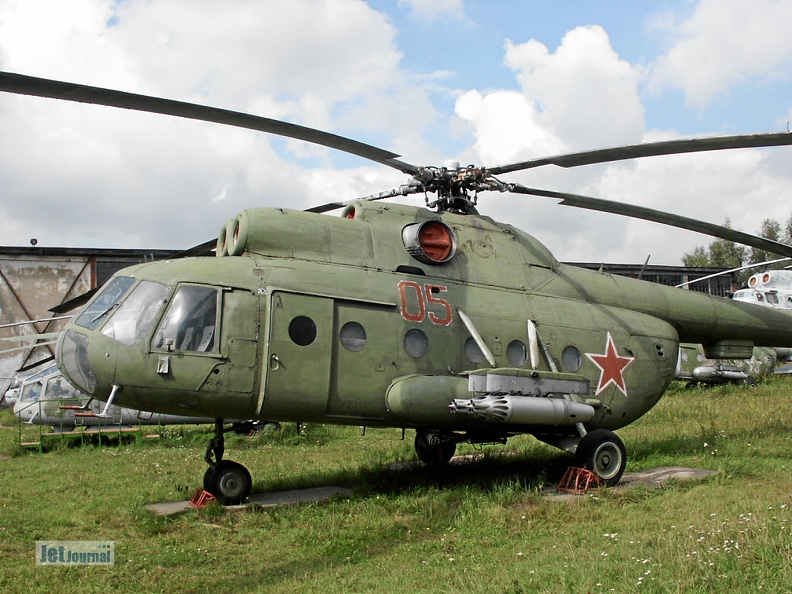 Mil Mi-8, 05 rot (2795 visingar) Monino 2003 (C) Jan Koennig Mil Mi-8, 05 rot